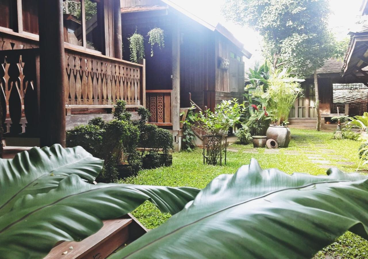 Tanita House Bed & Breakfast Chiang Mai Bagian luar foto